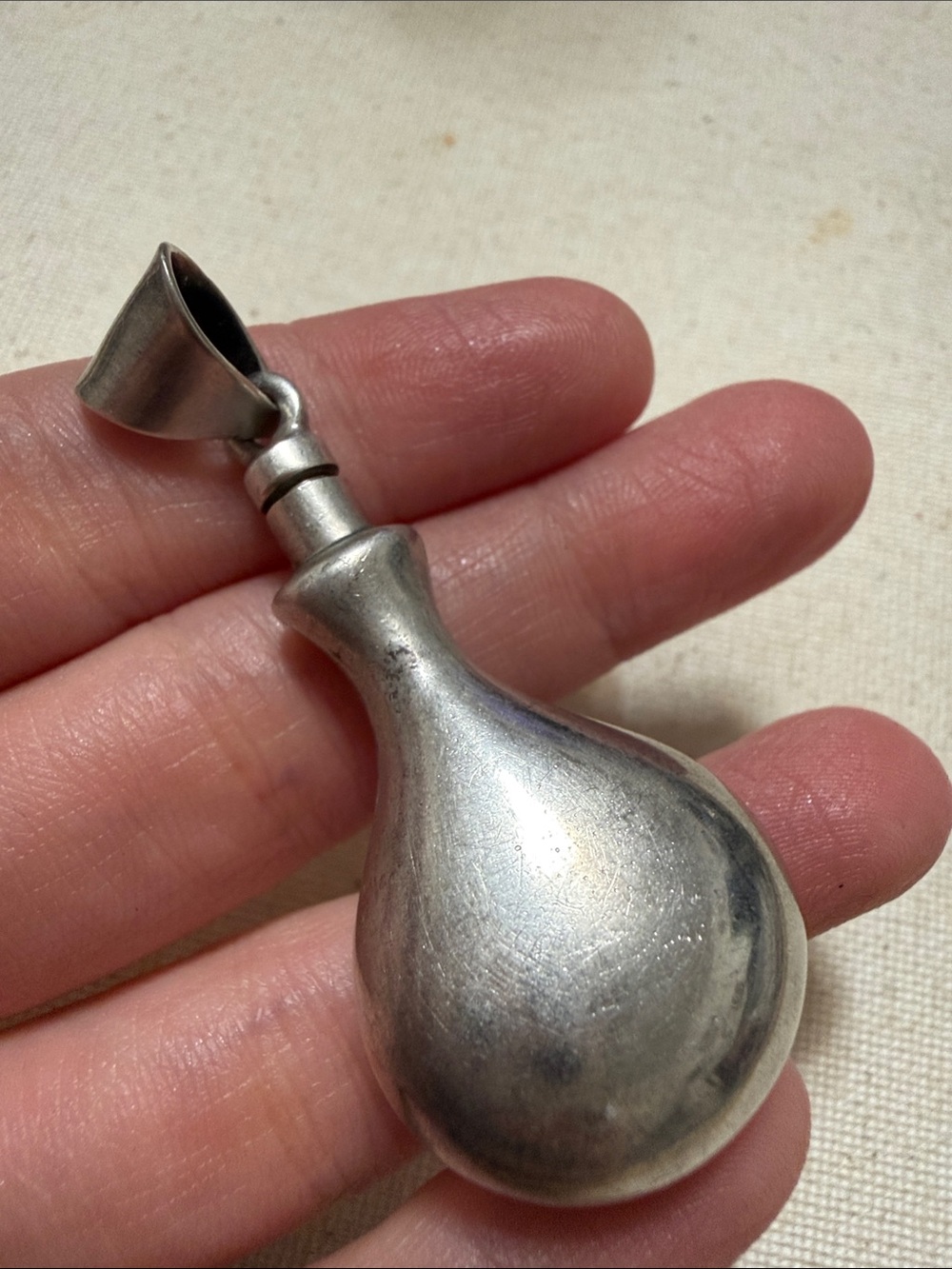 Vintage Sterling Silver925 Teardrop Pendant Necklace Meant to put purfume inside - Picture 3 of 12